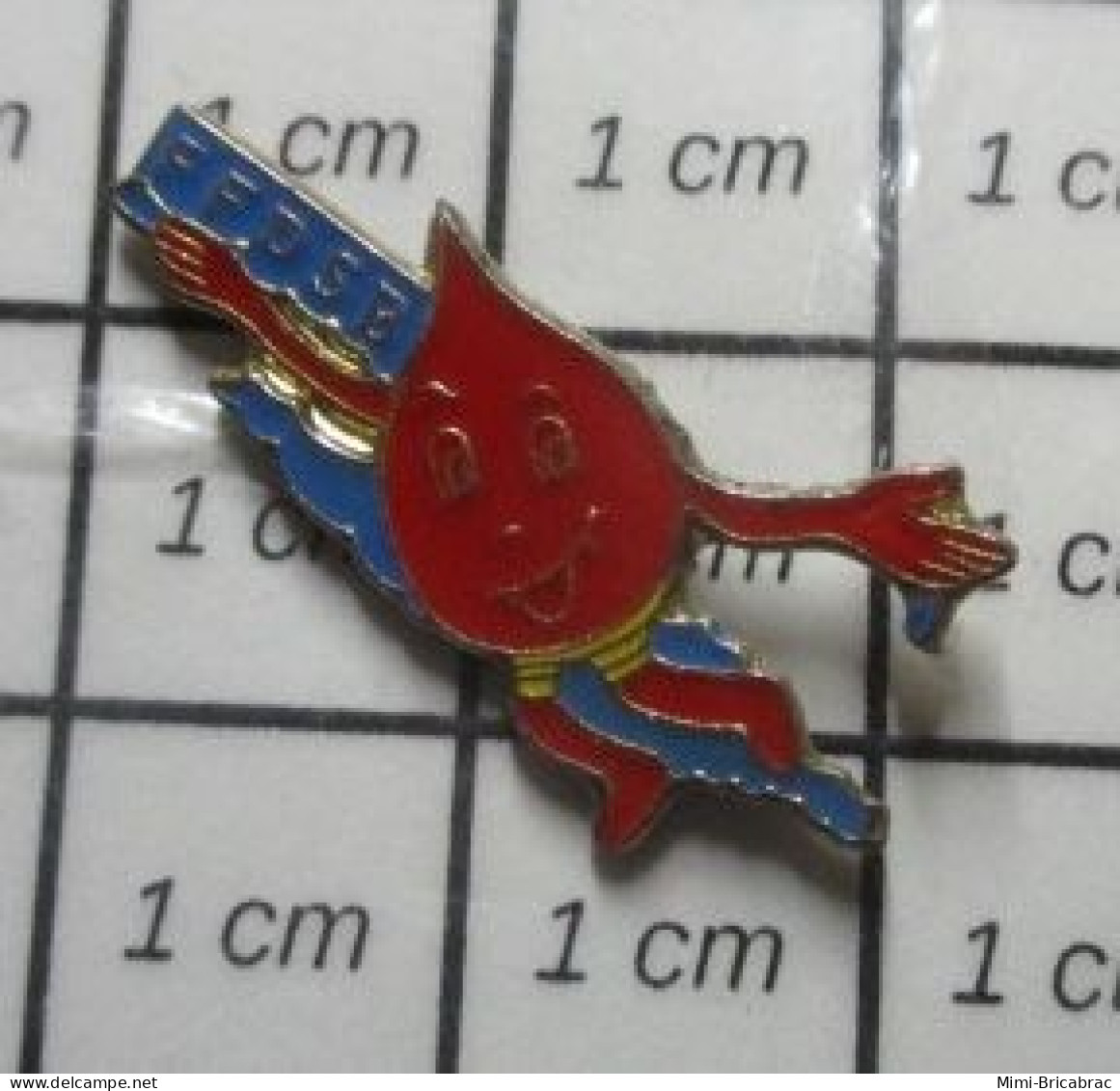 41C Pin's Pins : Rare Et Belle Qualité / MEDICAL / DON DU SANG FFDSB GOUTTE DE SANG NATATION - Médical