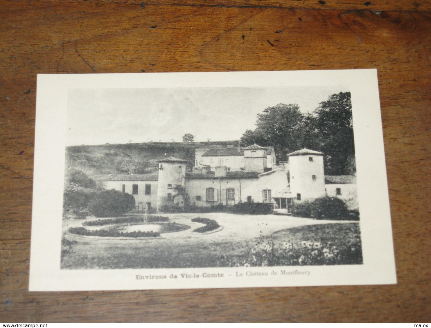 Environs De VIC- LE -COMTE/  Le Chateau De Montfleury - Vic Le Comte