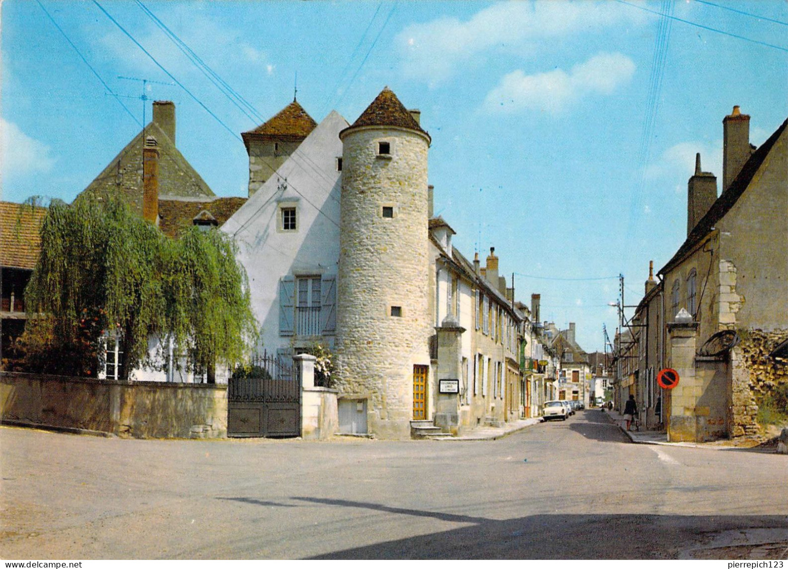 58 - Tannay - Vieille Tour Et La Rue Théodore De Béze - Tannay