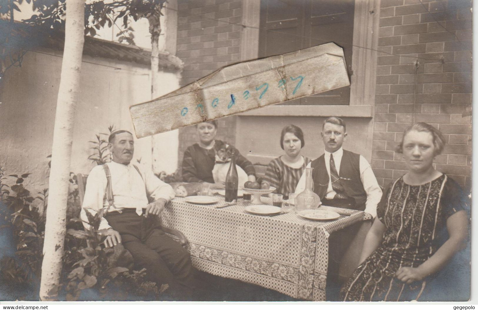 PARIS - Cité De L'Avenir Au 121 Bld De Ménilmontant - La Famille LIORE Attablée ( Carte Photo ) 4/9 - Arrondissement: 11