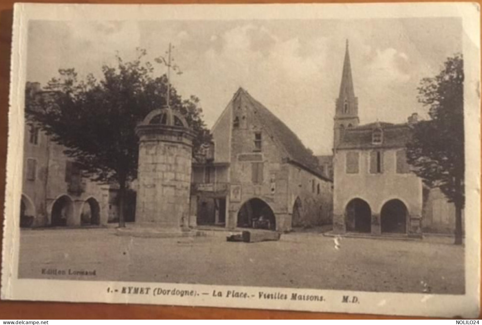 CPA 24 EYMET La Place Vieilles Maisons, éd M.D Lormand N°1, Non écrite - Eymet