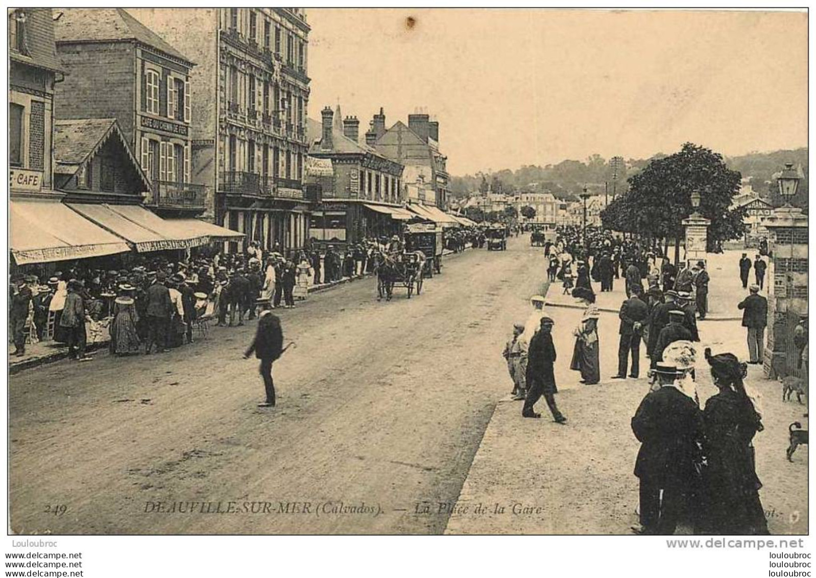 14 DEAUVILLE SUR MER LA PLACE DE LA GARE - Deauville