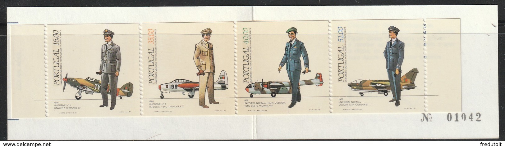 PORTUGAL - CARNET N°1600a ** (1984) Uniformes Militaires Portugais. - Carnets