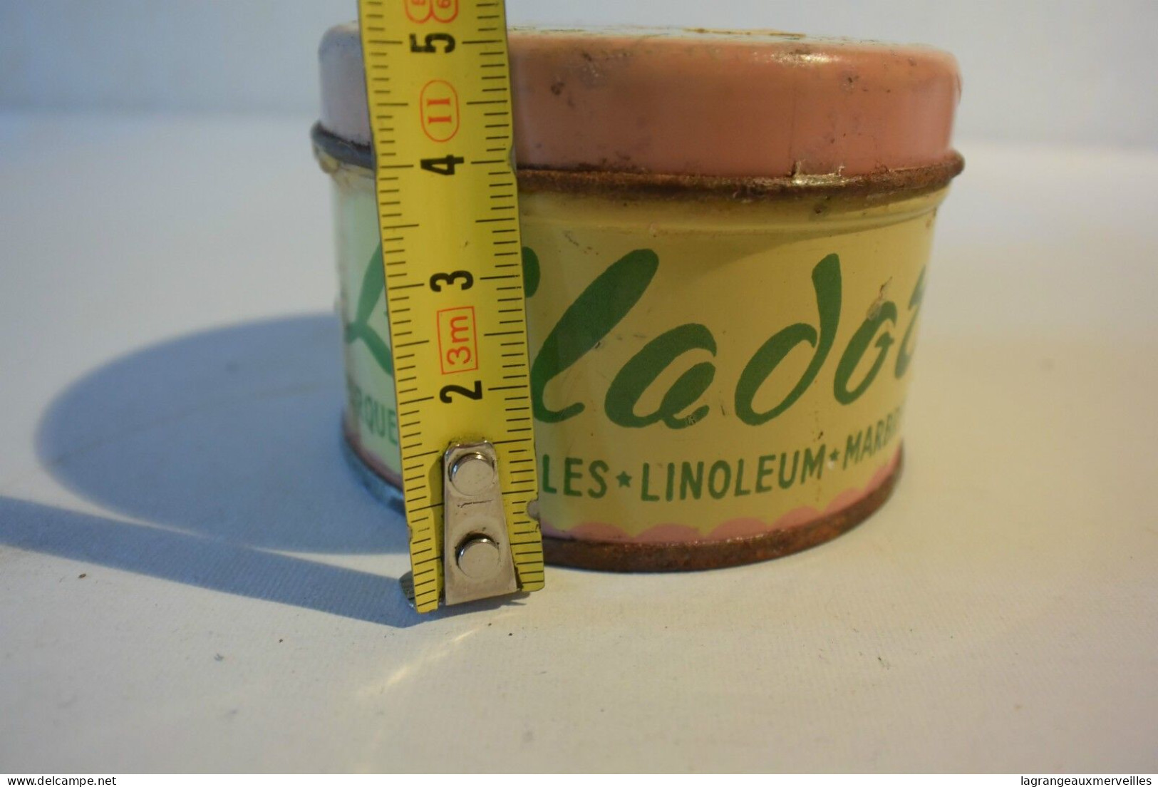 C38 Ancienne Boite En Métal Lilador 1/8kg Cire Encaustique - Boxes