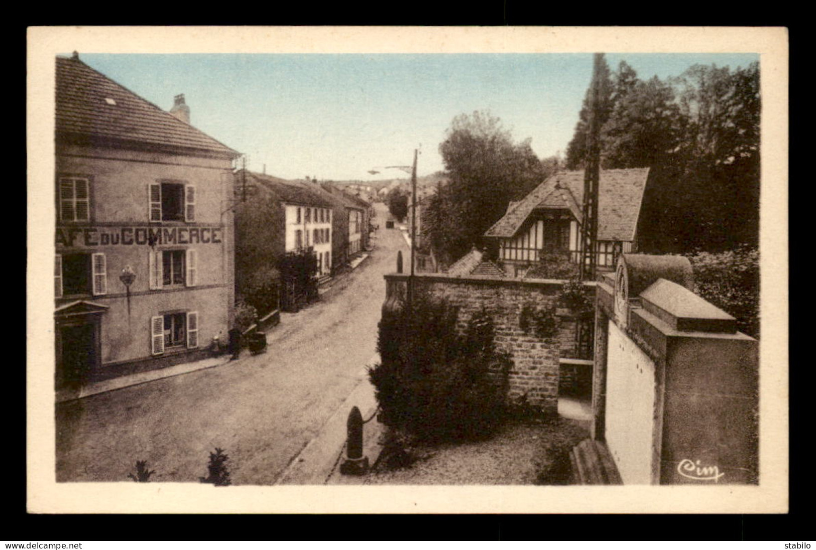 88 - XERTIGNY - LA GRAND'RUE ET LE MONUMENT - CAFE DU COMMERCE - Xertigny