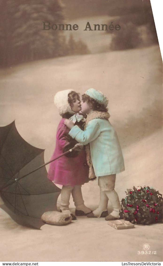 FETES ET VOEUX - Nouvel An - Un Petit Couple S'embrassant Sous La Neige - Colorisé - Carte Postale Ancienne - Nouvel An