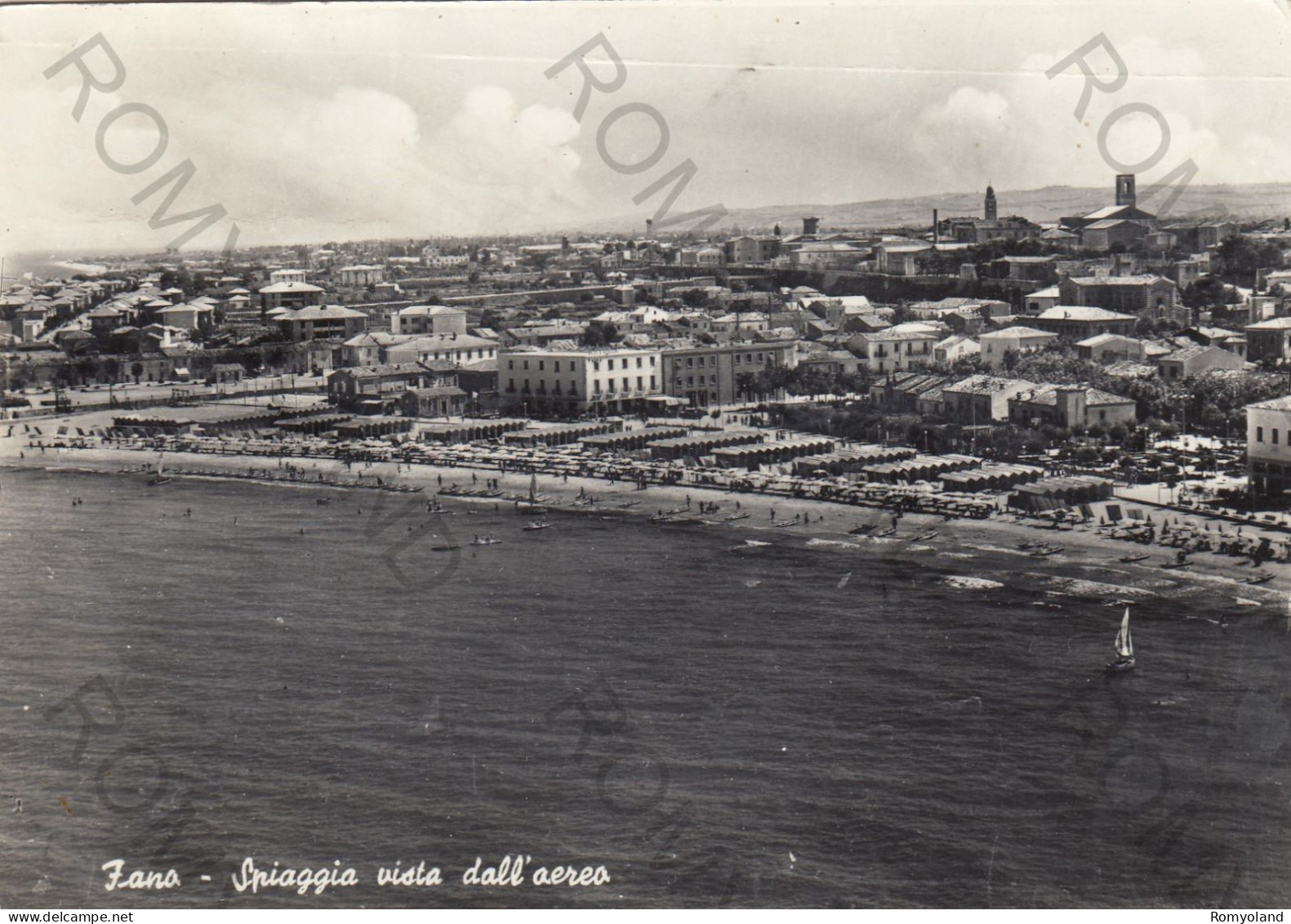 CARTOLINA  B5 FANO,MARCHE-SPIAGGIA VISTA DALL'AEREO-MARE,VACANZA,LUNGOMARE,BARCHE A VELA,BELLA ITALIA,VIAGGIATA 1959 - Fano