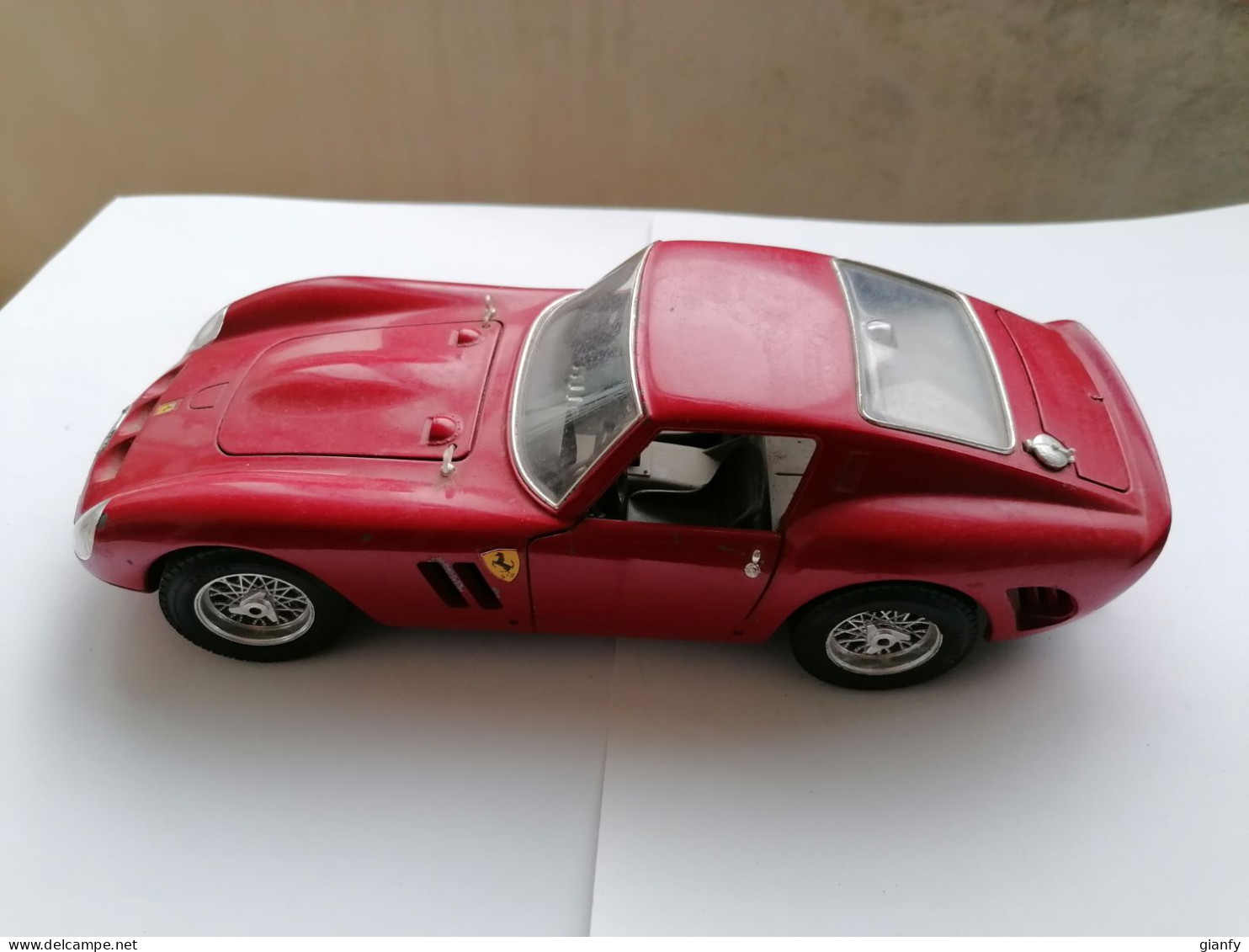 FERRARI GTO 1962 BURAGO SCALA 1/18 NO BOX - Burago