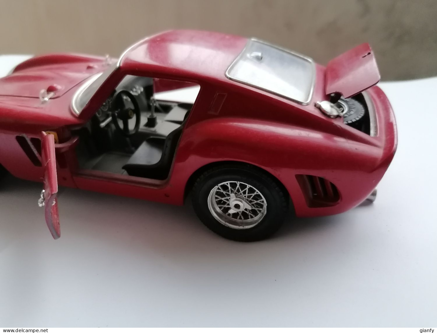 FERRARI GTO 1962 BURAGO SCALA 1/18 NO BOX - Burago