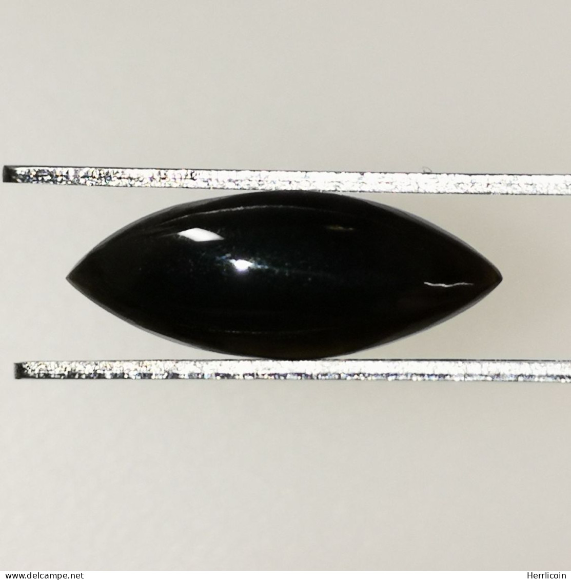 Opale Noire Traitée D'Ethiopie - Cabochon Marquise 1.66 Carat - 16.5 X 6.5 X 3.7 Mm - Opale