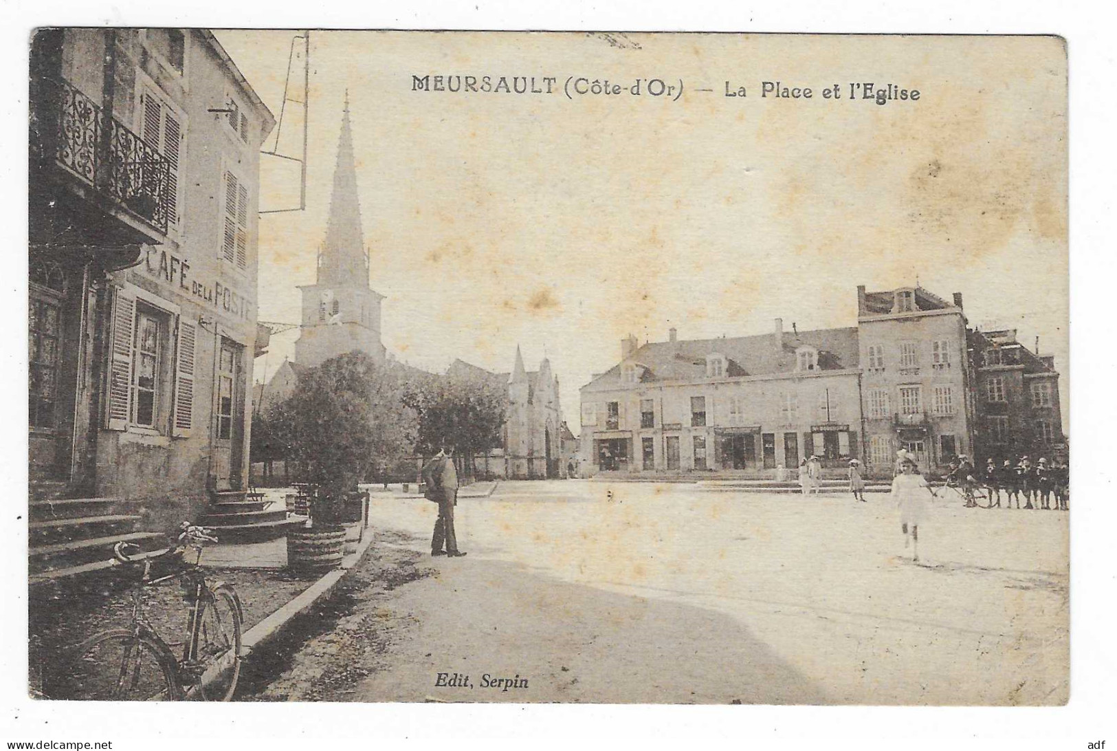 CPA MEURSAULT ANIMEE, LA PLACE ET L'EGLISE, CAFE DE LA POSTE, COTE D'OR 21 - Meursault