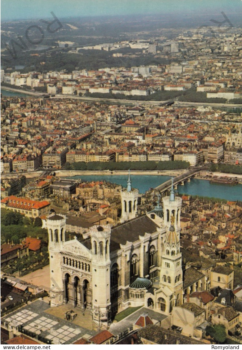 CARTOLINA  LYON,AUVERGNE RHONE-ALPES,FRANCIA-LA BASILIQUE NOTRE-DAME DE FOURVIERE ET LA VILLE-NON VIAGGIATA - Rhône-Alpes