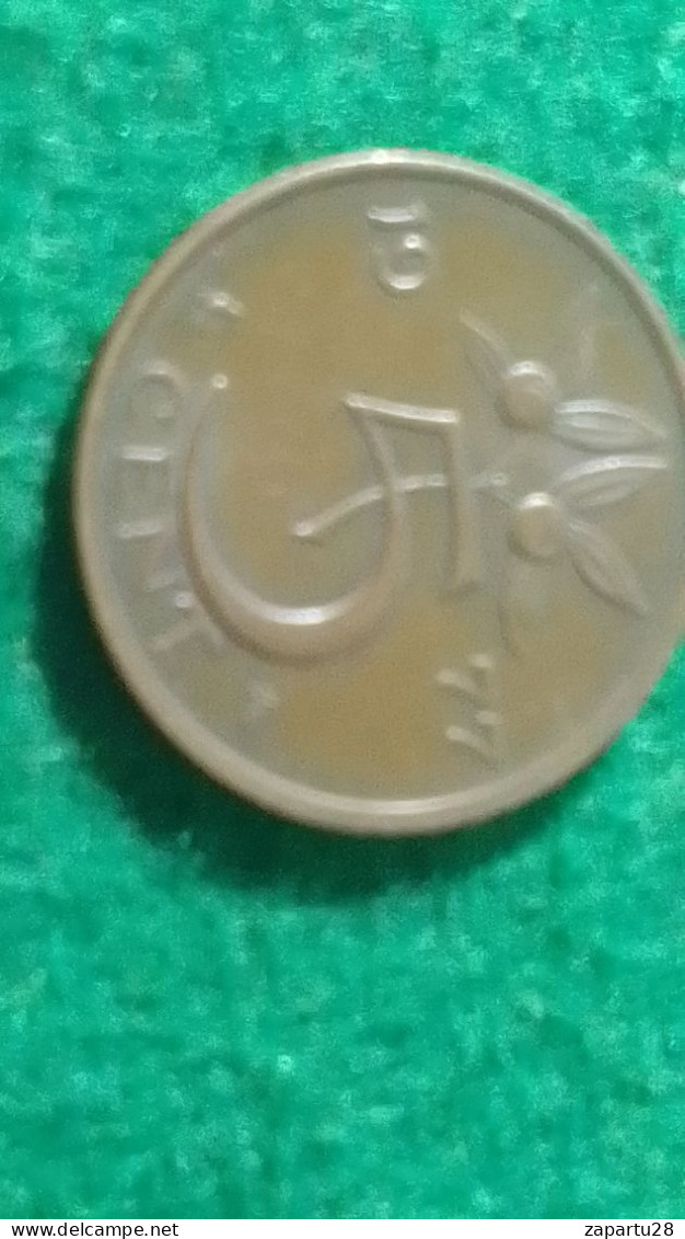 İNGİLTERE-1977     5     CENT - 1 Penny & 1 New Penny