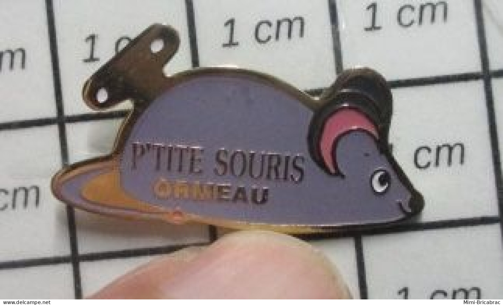 615e Pin's Pins / Beau Et Rare / JeUX / SOURIS MECANIQUE P'TITE SOURIS ORMEAU - Jeux