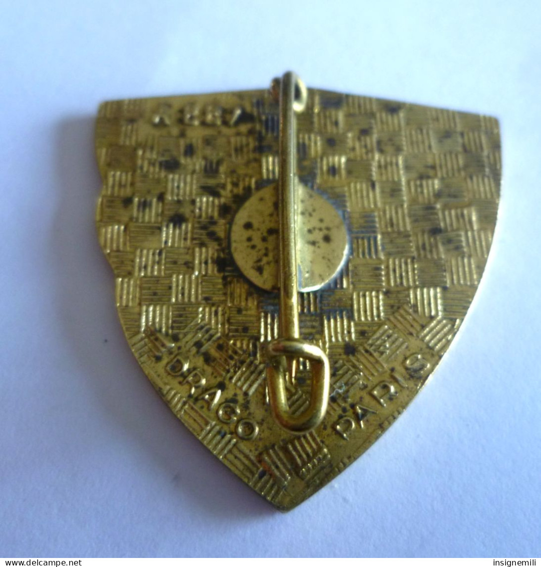 INSIGNE BA 125 ISTRES , Dos Guilloché , Tête De Taureau - DRAGO PARIS A 887 - Armée De L'air