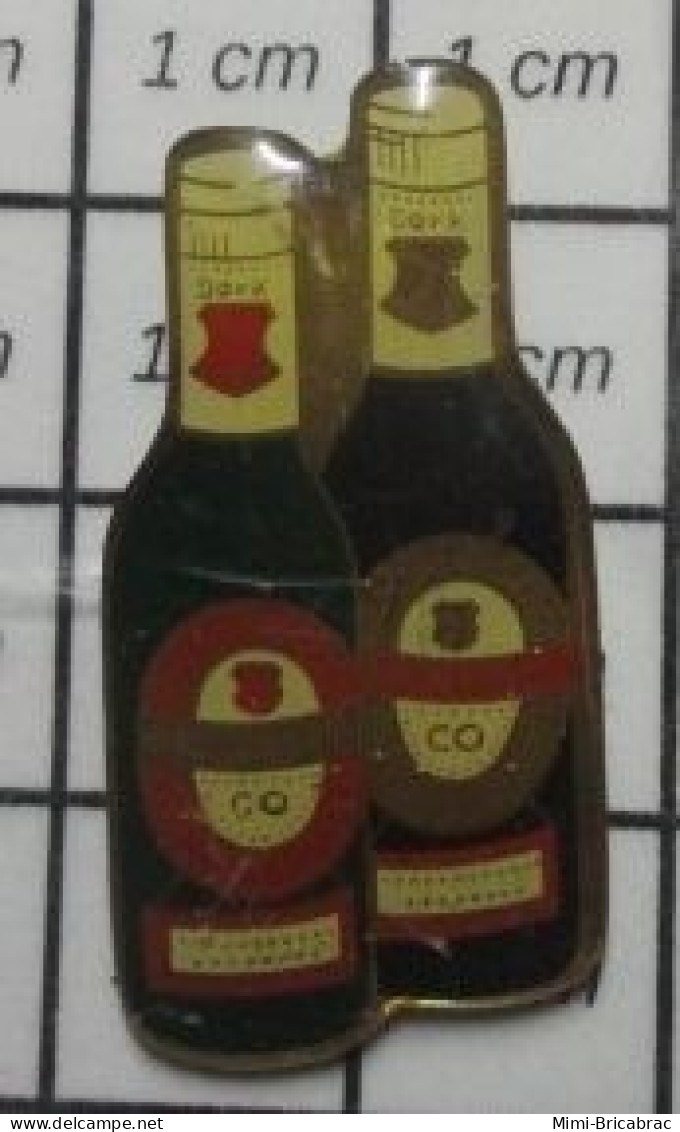 115e Pin's Pins / Beau Et Rare / BIERES / 2 BOUTEILLES DE BIERE DE MARQUE INCONNUE DORK CORK ? - Bière