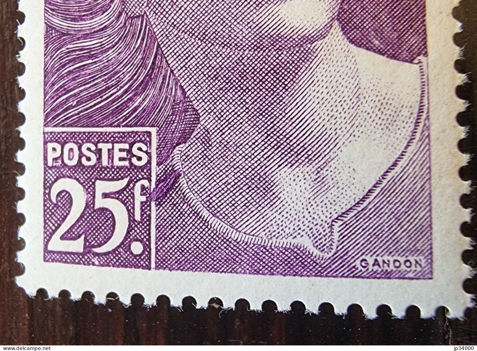 FRANCE Variété Yvert N° 731 Tache Violette à Droite Du F De 25 F  **MNH - Ongebruikt