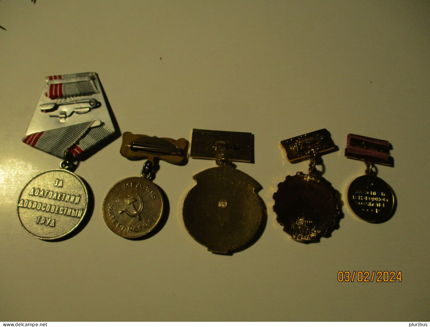 RUSSIA USSR LOT OF MEDALS AWARDS BADGES TO WOMAN , RED CROSS BLOOD DONOR , 19-13 - Rusland