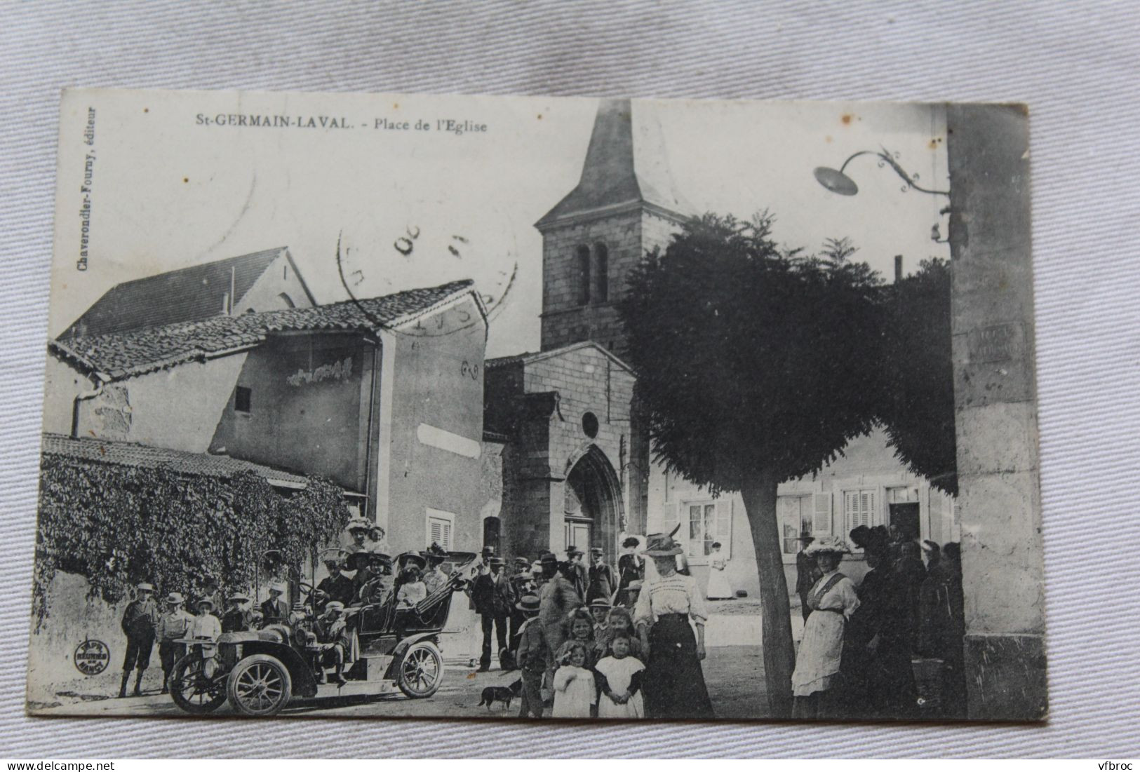 Cpa 1920, Saint Germain Laval, Place De L'église, Loire 42 - Saint Germain Laval