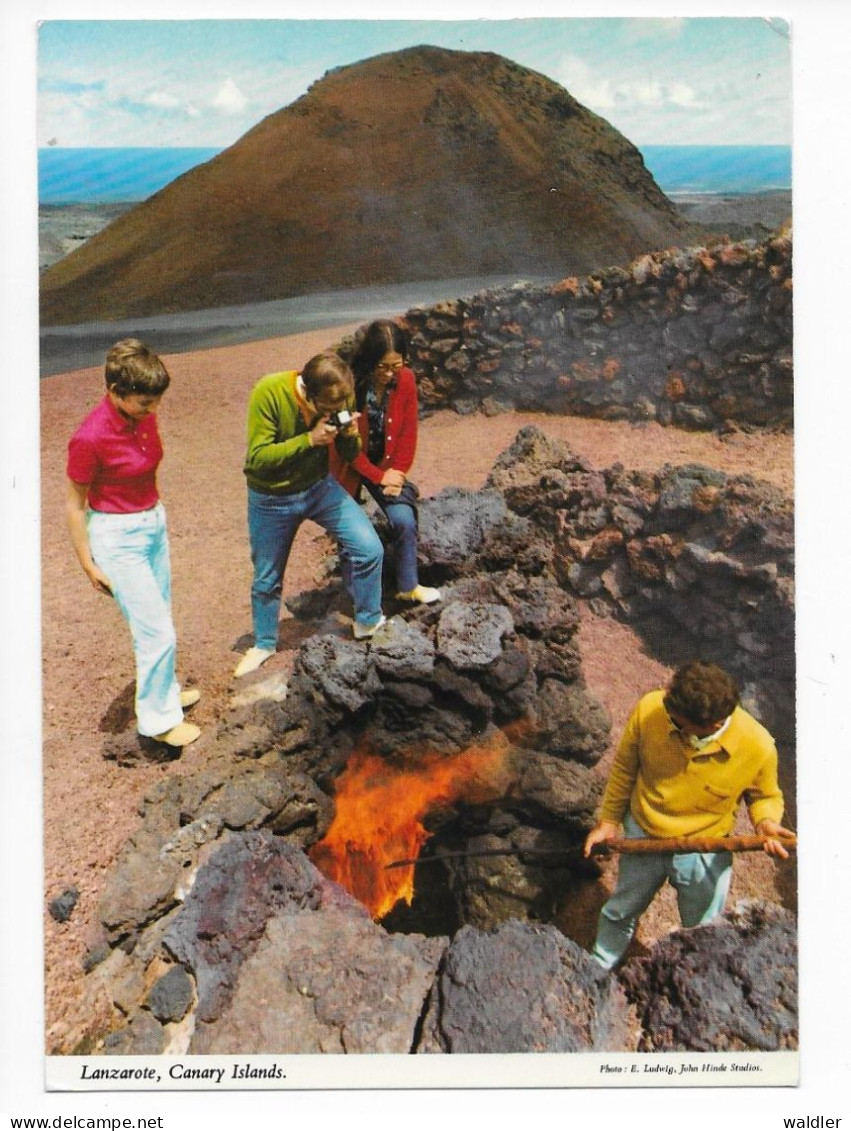 LANZAROTE  --  ON MONTANAS DEL FUEGO  1983 - Lanzarote