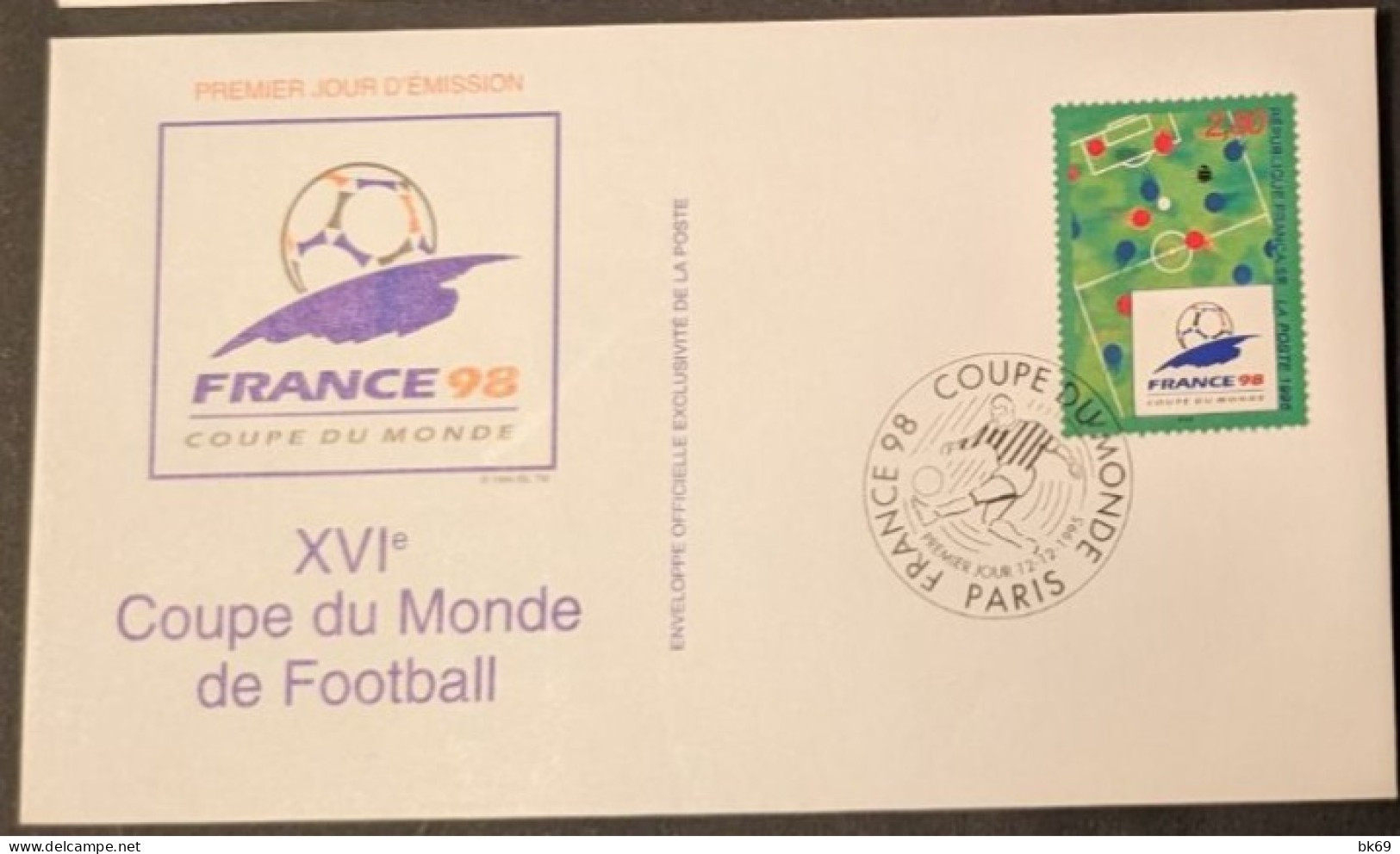 Foot France 98 Lot 7 :4 Cartes Postales Paris, Lyon, Marseille, Nantes,+ Photo De L'équipe Et Enveloppes Footix, Terrain - 1990-1999