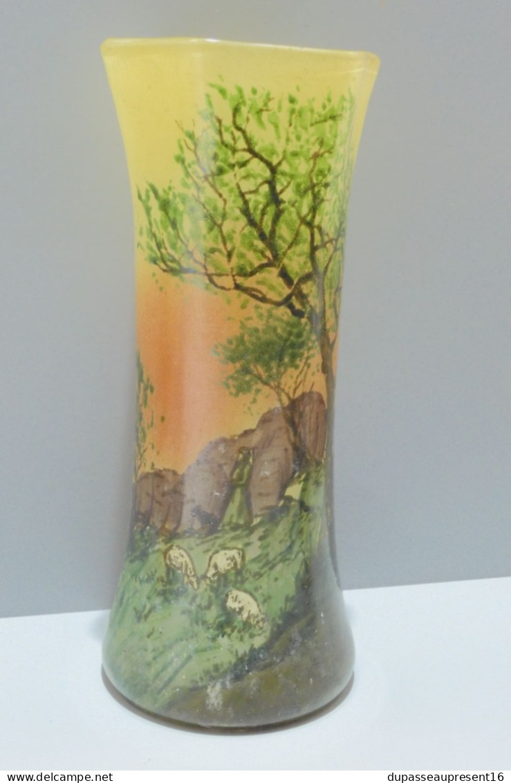-LEGRAS (1839-1916) - Vase émaillé à Décor Animé D'une Bergère & Ses Moutons     E - Vases