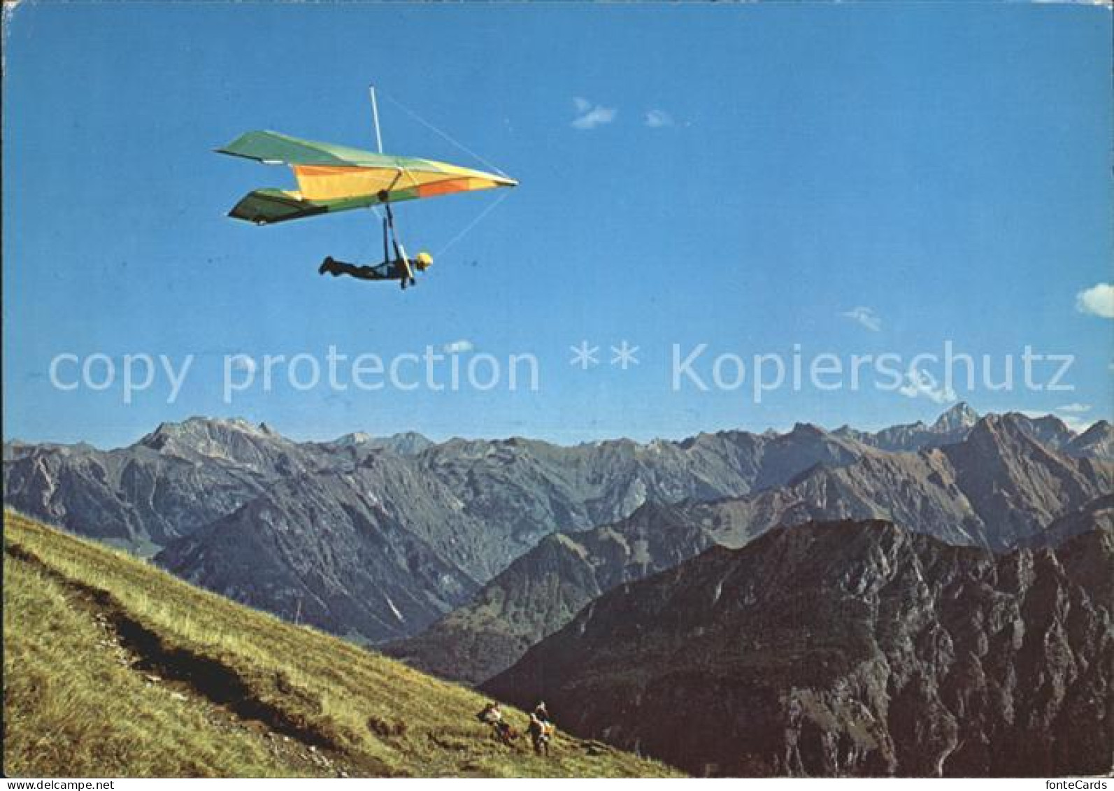 72148049 Drachenflug Drachenfliegen Alpen   - Parachutting