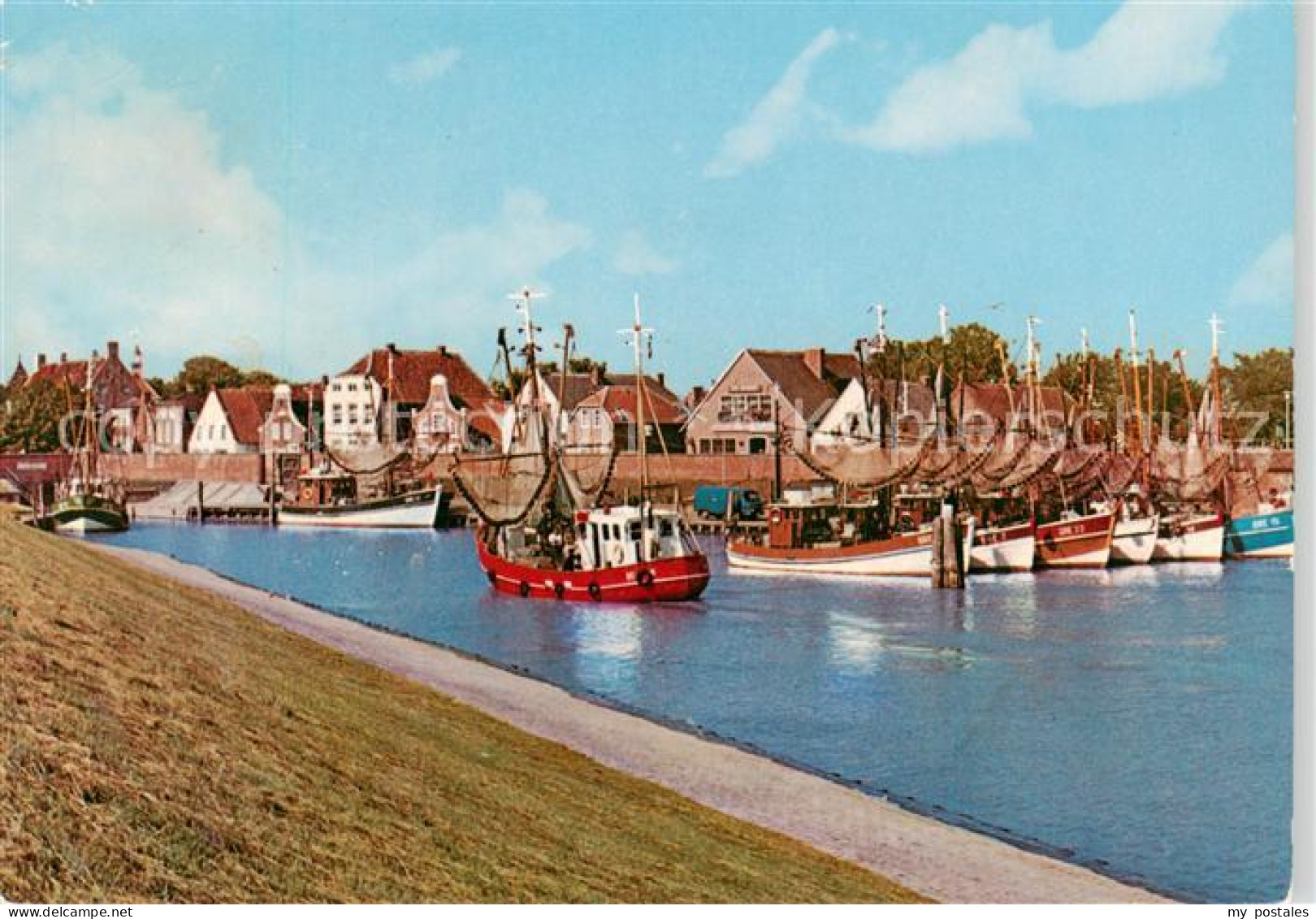 73840598 Greetsiel Fischerhafen Greetsiel - Krummhoern