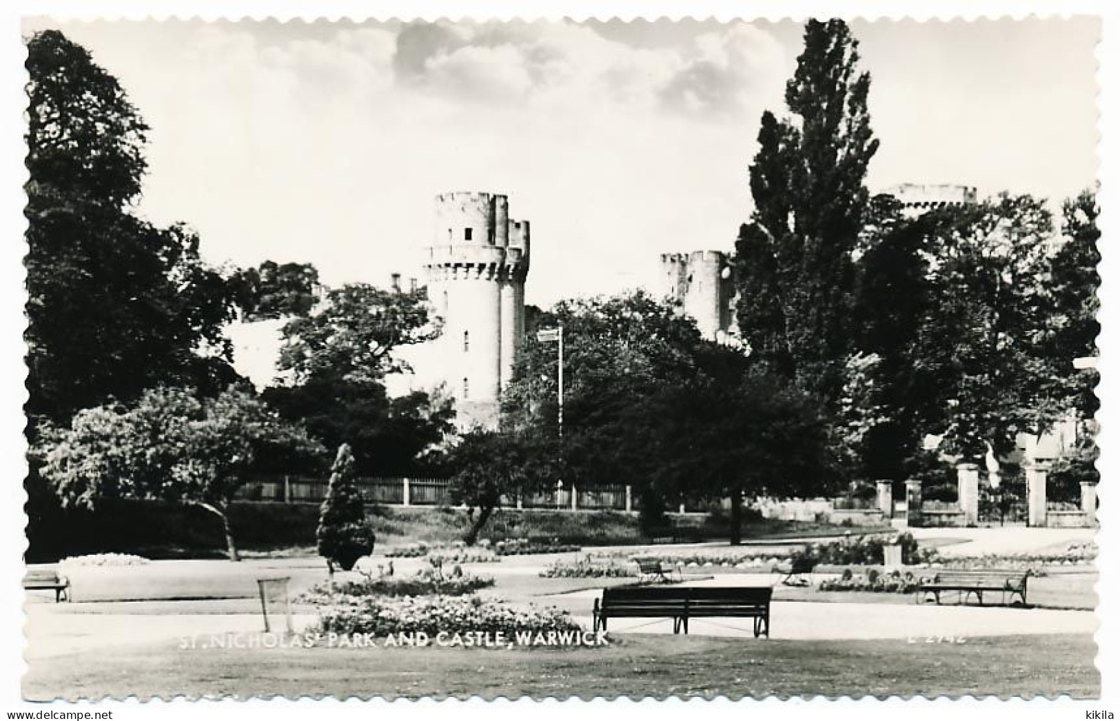 CPSM Dentelée 9 X 14  Grande Bretagne Angleterre (71) WARWICK St Nicholas' Park And Castle  Parc Et Château - Warwick