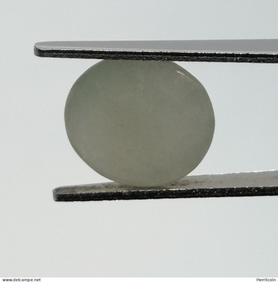 Jadéite Cabochon Birmanie: 3.34 Carats | Ovale, Poli | Vert Semi-translucide - Jade