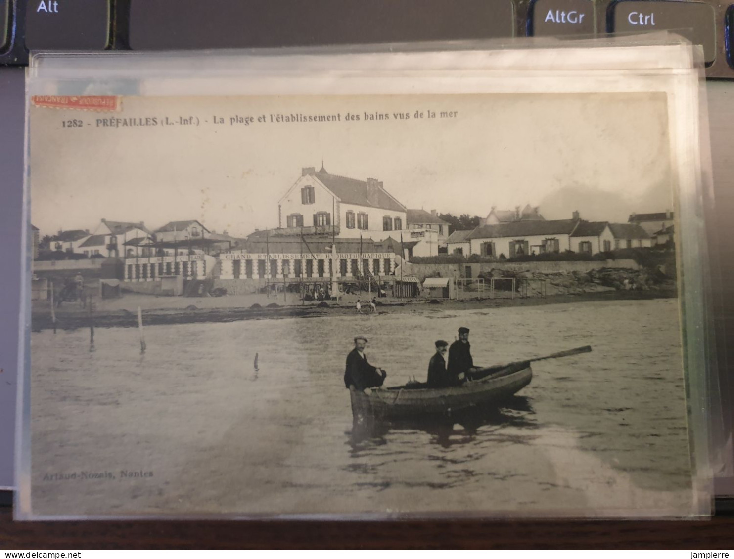 1282. Préfailles (L-Inf.) - La Plage Et L'établissement Des Bains Vus De La Mer - Préfailles