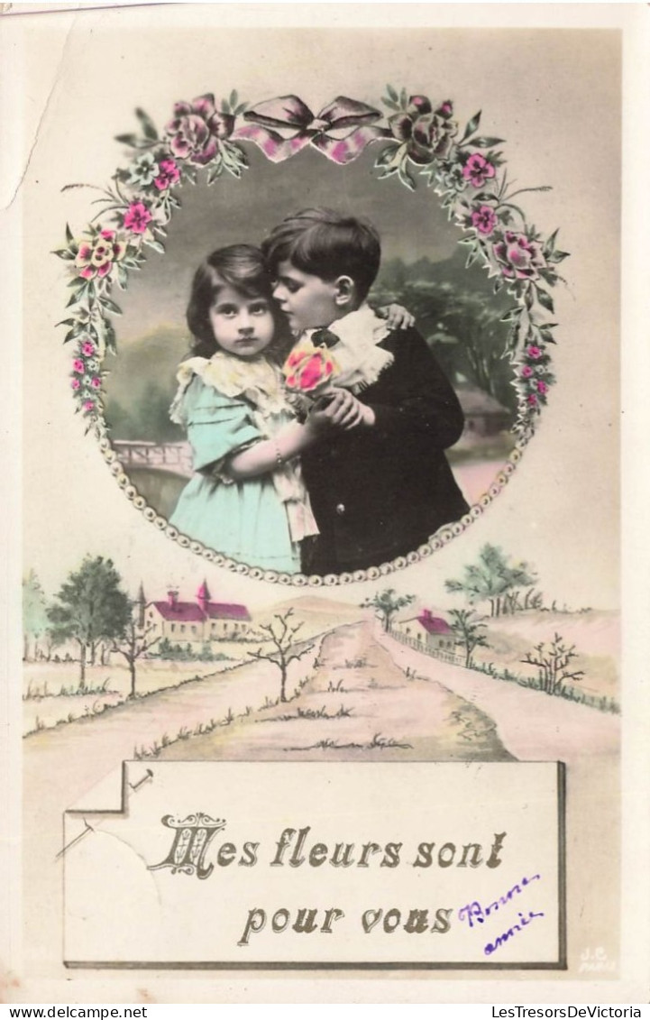 FANTAISIES - Deux Enfants Côté à Côte Tenant Un Bouquet De Fleur - Mes Fleurs Sont Pour Vous - Carte Postale Ancienne - Andere & Zonder Classificatie