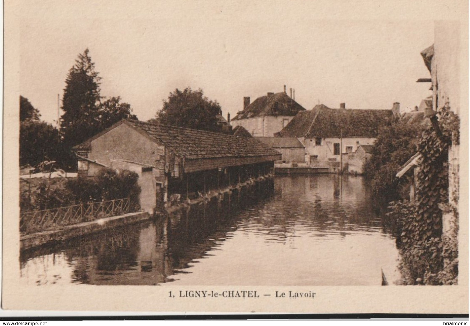 LIGNY Le CHATEL  Le Lavoir - Ligny Le Chatel