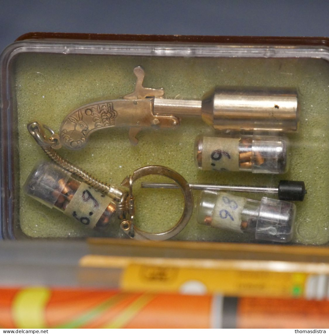 Berloque le plus petit pistolet à blanc du monde serti d'or années 70 80 vintage