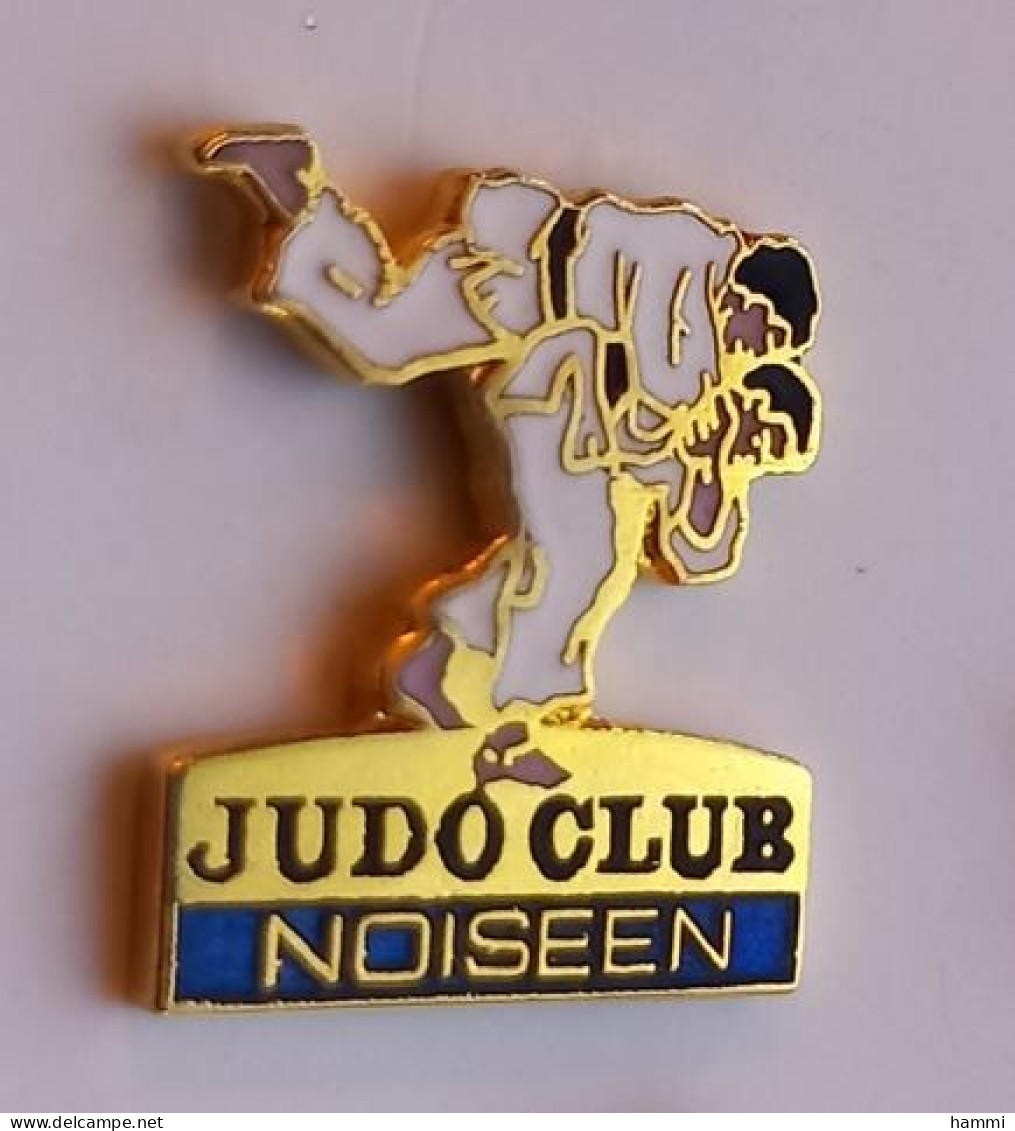 I101 Pin's Judo Noiseen Noisy Le Sec Club D'arts Martiaux Seine-Saint-Denis Qualité EGF Achat Immédiat - Judo