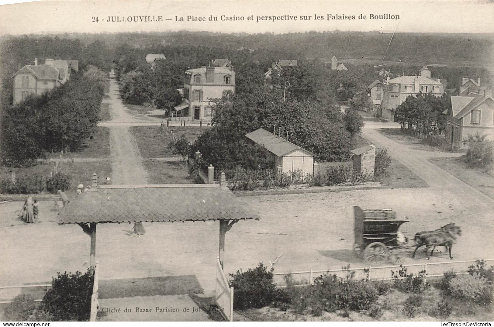 FRANCE - Jullouville - La Place Du Casino Et Perspective Sur Les Falaises De Bouillon - Carte Postale Ancienne - Avranches