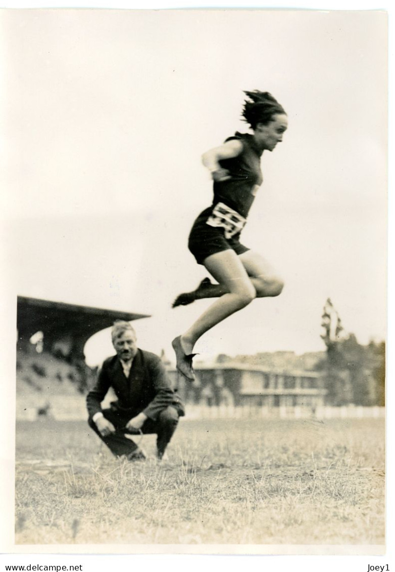 Photo Meurisse 1930 Mlle Jacob Championne De France Du Saut En Longueur, Format 13/18 - Sport