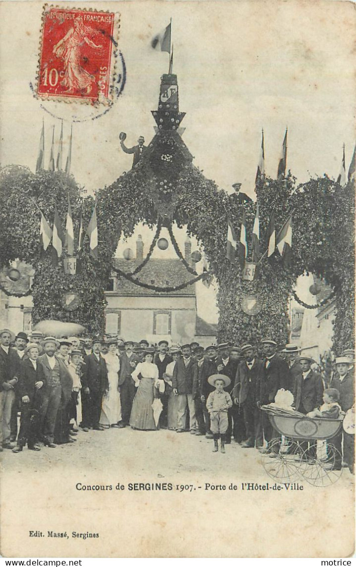 SERGINES - Concours De 1907, Porte De L'hôtel De Ville. (carte Vendue En L'état) - Sergines