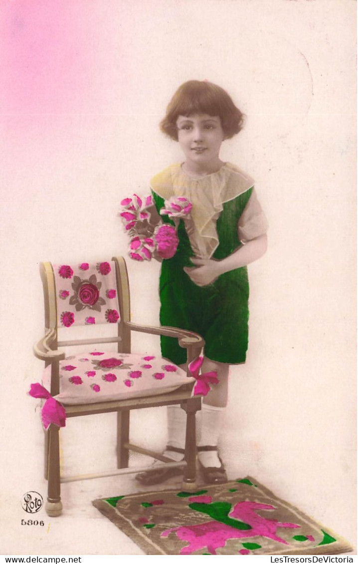 FANTAISIES - Un Enfant - Un Enfant Tenant Un Bouquet De Fleur Dans Sa Main - Carte Postale Ancienne - Other & Unclassified