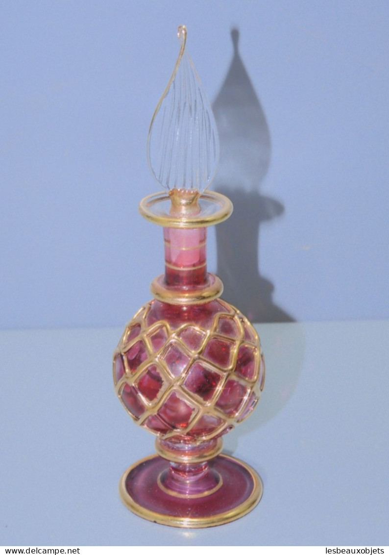 -JOLI FLACON A PARFUM En VERRE De VENISE Ou MURANO Avec Son BOUCHON VITRINE   E - Verre & Cristal