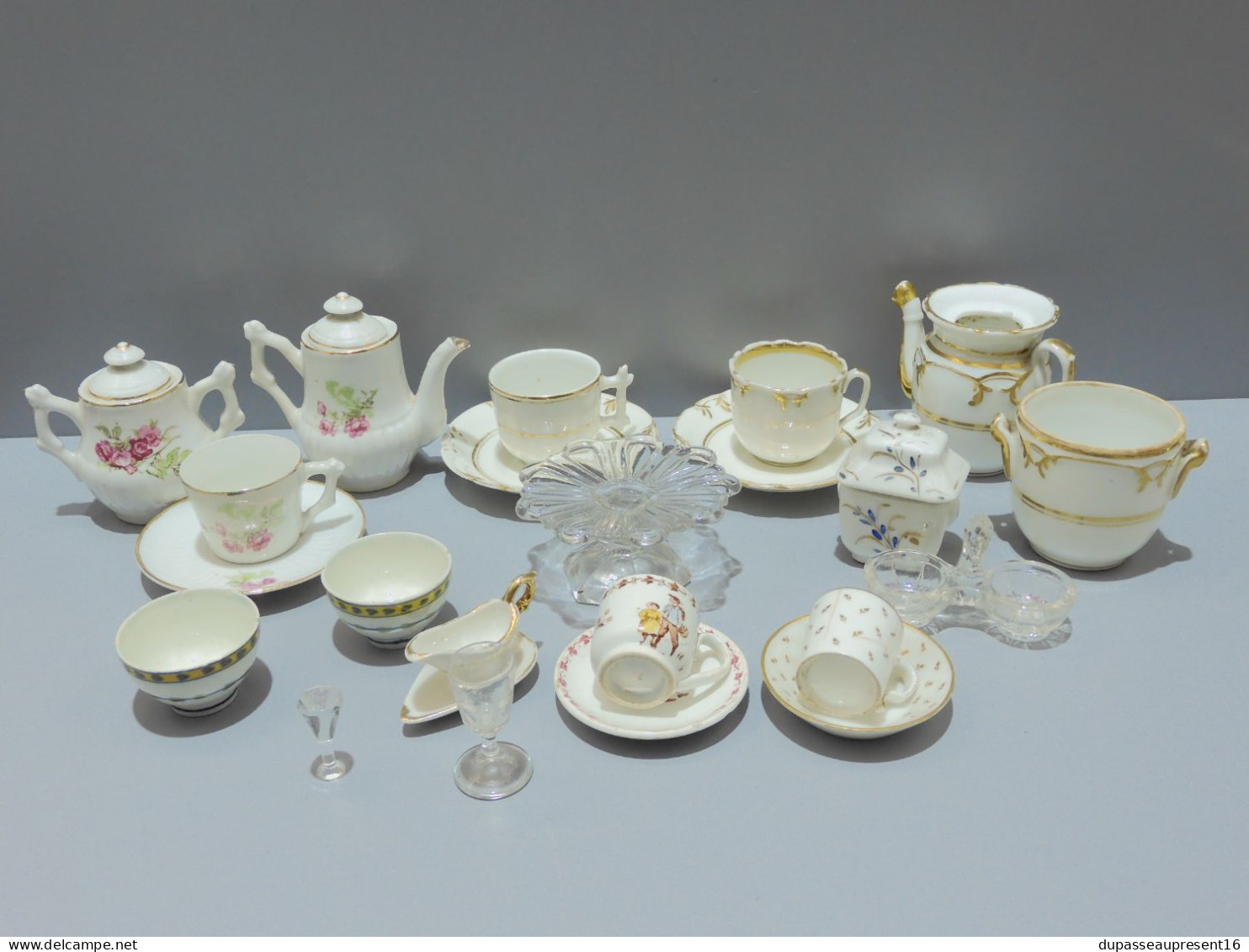 -JOLIE DINETTE ANCIENNE 22 PIECES DIVERSES TASSES VERRES SERVICE CAFE SUCRIER    E