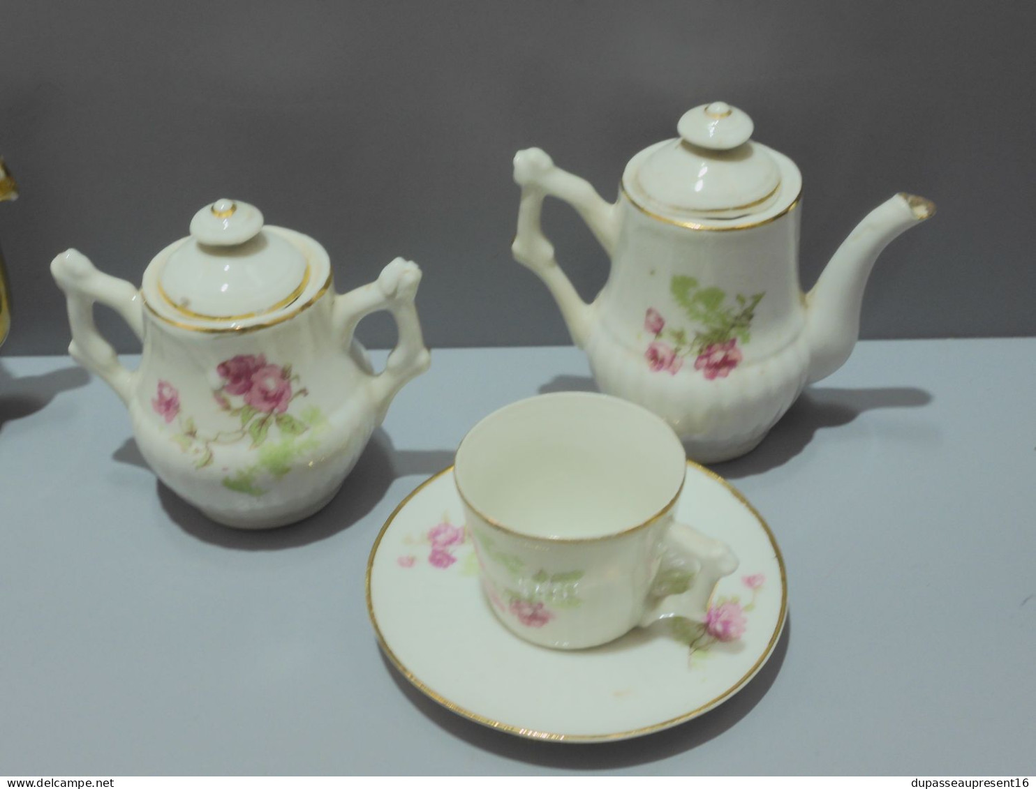 -JOLIE DINETTE ANCIENNE 22 PIECES DIVERSES TASSES VERRES SERVICE CAFE SUCRIER    E