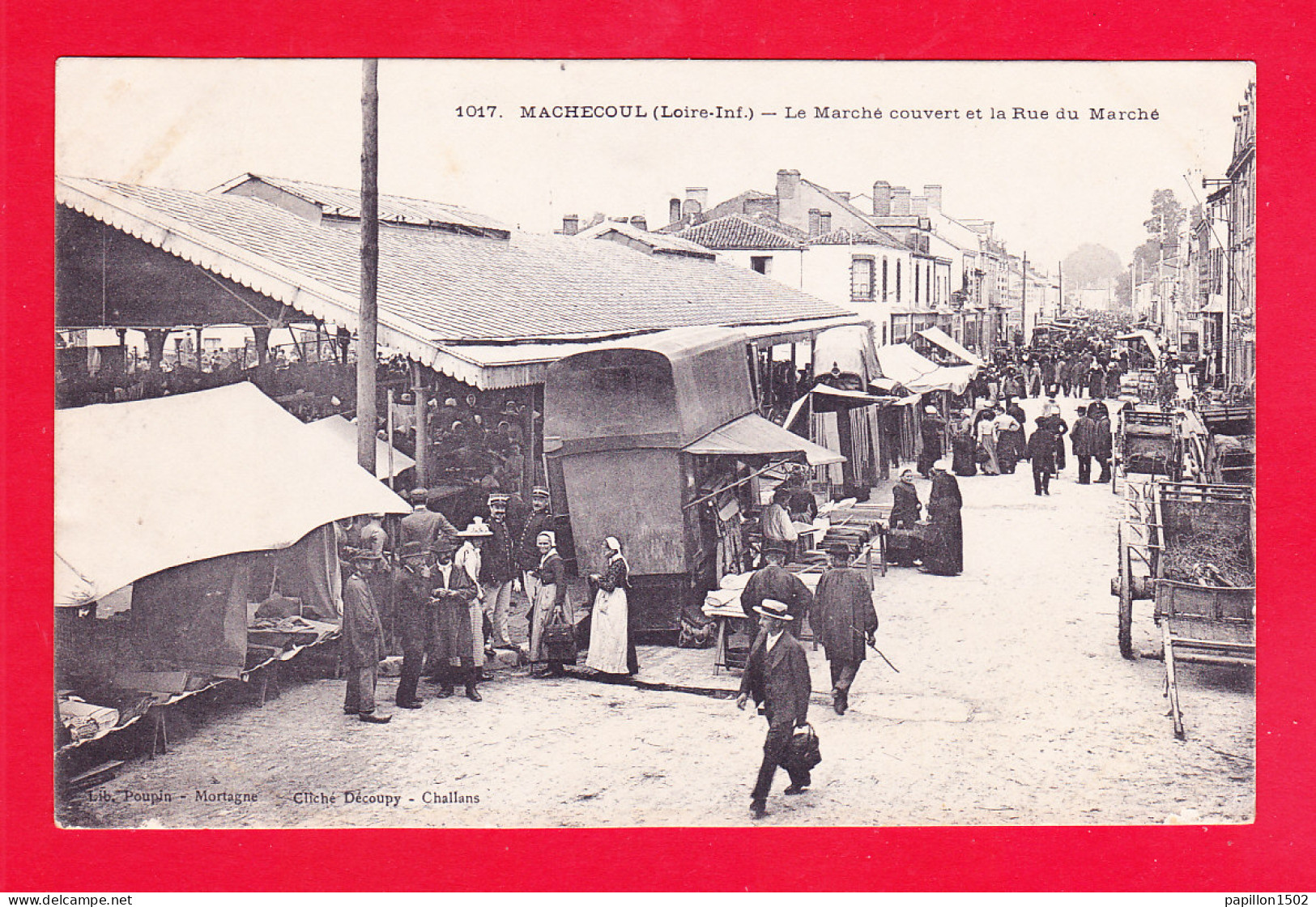 F-44-Machecoul-03A75  Le Marché Couvert Et La Rue Du Marché, Animation, Cpa BE - Machecoul