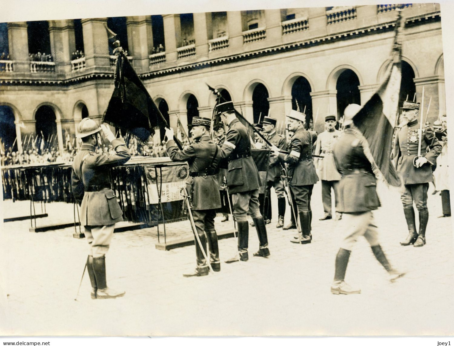 Photo Meurisse Années 1930,remise Des Drapeaux Au Régiment Dissous, Format 13/18 - Guerra, Militari