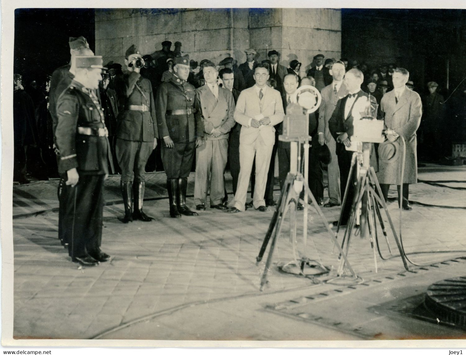 Photo Meurisse Années 1930,cérémonie Nocturne à L'Arc De Triomphe, Format 13/18 - Krieg, Militär
