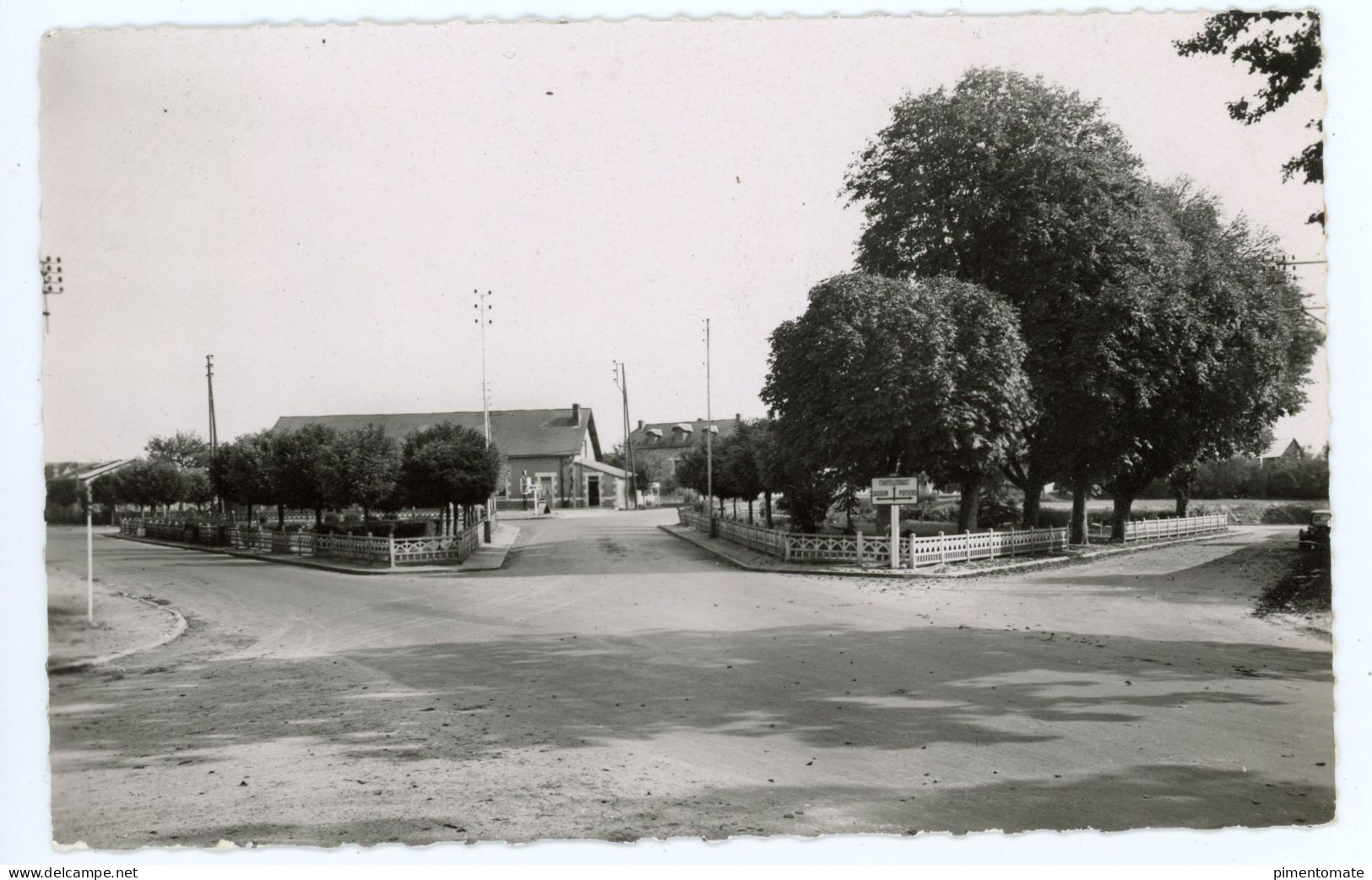 MIREBEAU EN POITOU LES JARDINS PUBLICS - Mirebeau