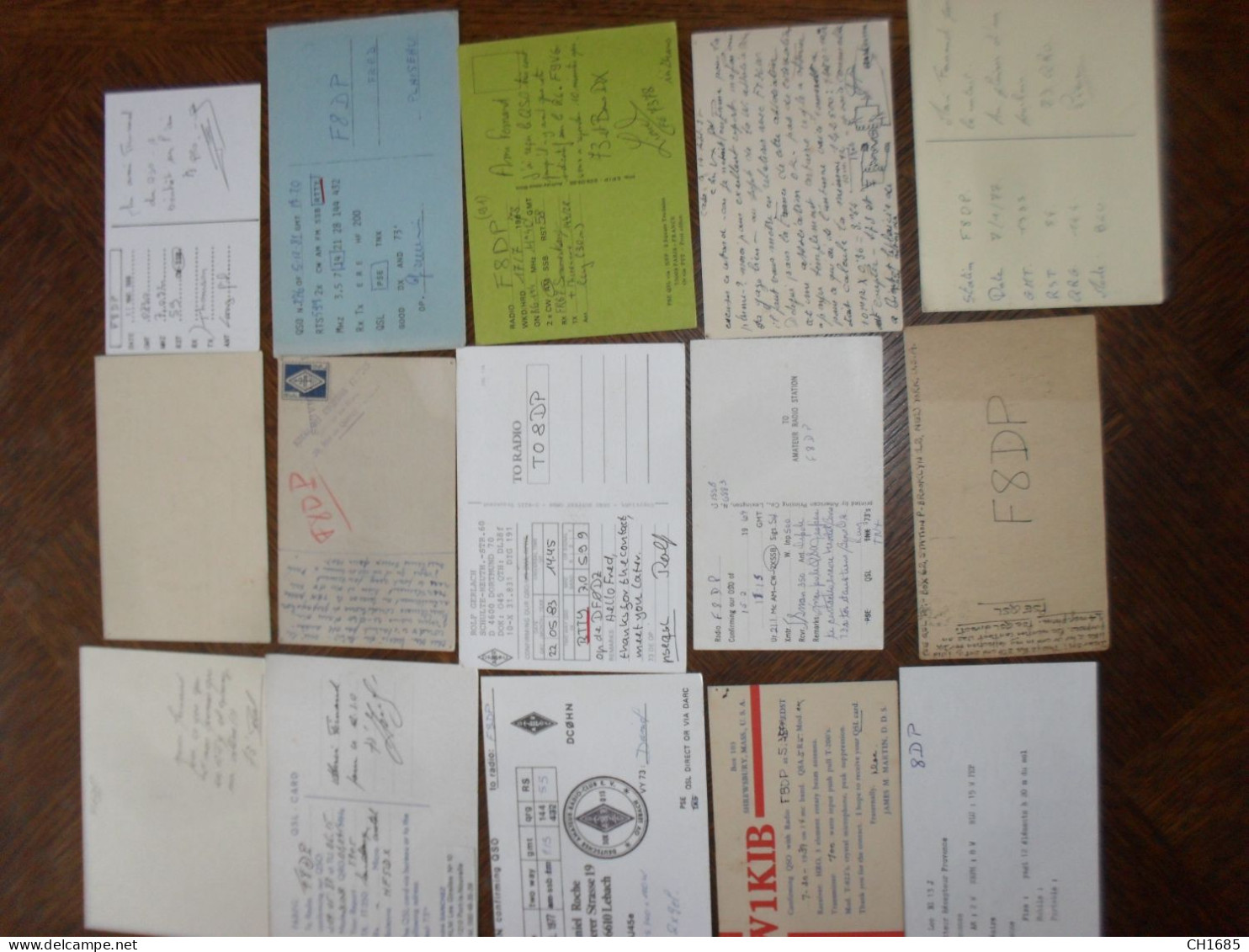 Lot de 61 cartes QSL radio-amateur de 20 pays différents . Voir description . Scans recto verso