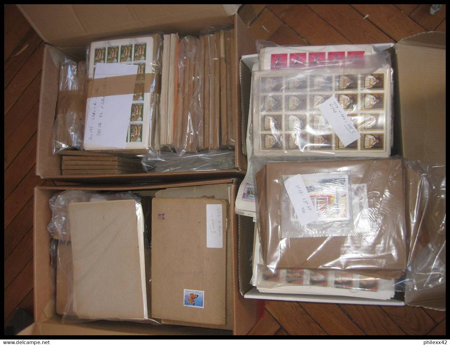 03-3 Gros Cartons Timbres En Feuilles + De 65 Kg Cote + De 89000 Euros Voir Detail Topics  1.6% DE LA COTE !! - Collections (sans Albums)