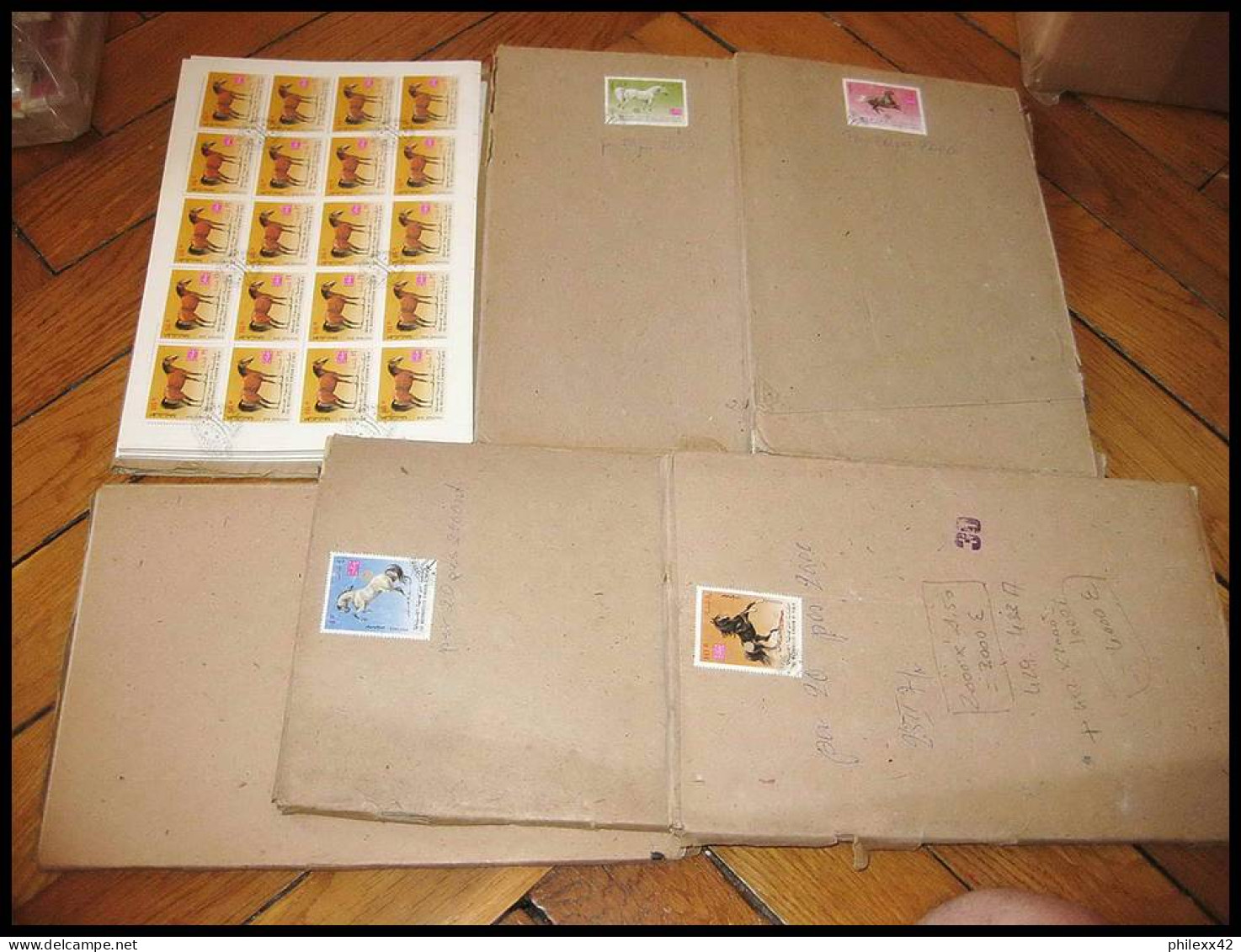 03-3 gros Cartons timbres en feuilles + de 65 kg cote + de 89000 euros voir detail topics  1.6% DE LA COTE !!