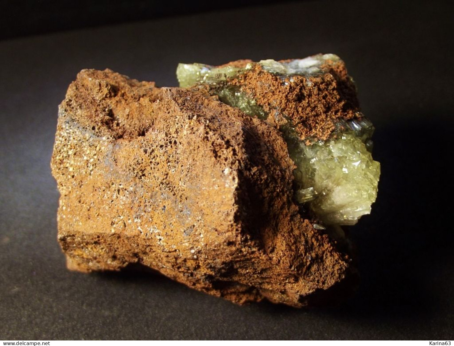 Adamite on Limonite matrix - High fluoresence under UV ( 5.5 x 4 x 4 cm) - Ojuela Mine - Mapimi - Mexico